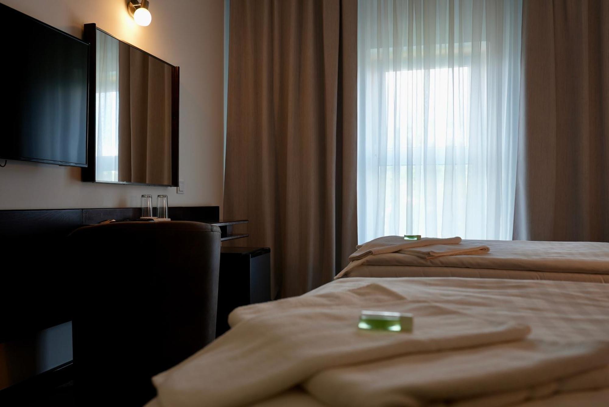 Hotel Merkur - Jablonec Nad Nisou Dış mekan fotoğraf