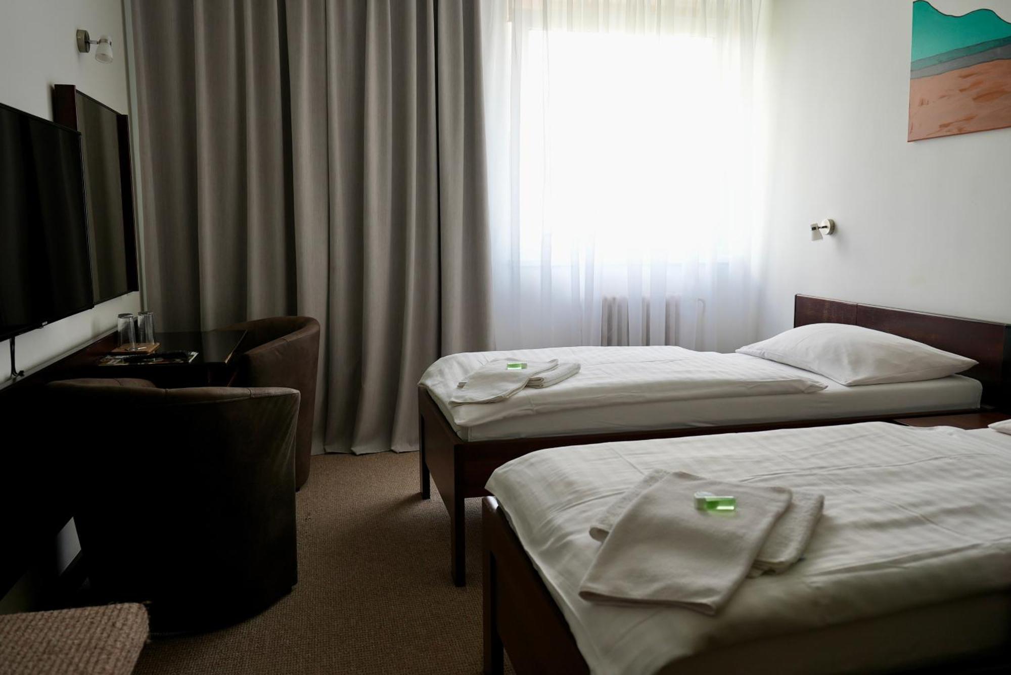 Hotel Merkur - Jablonec Nad Nisou Dış mekan fotoğraf