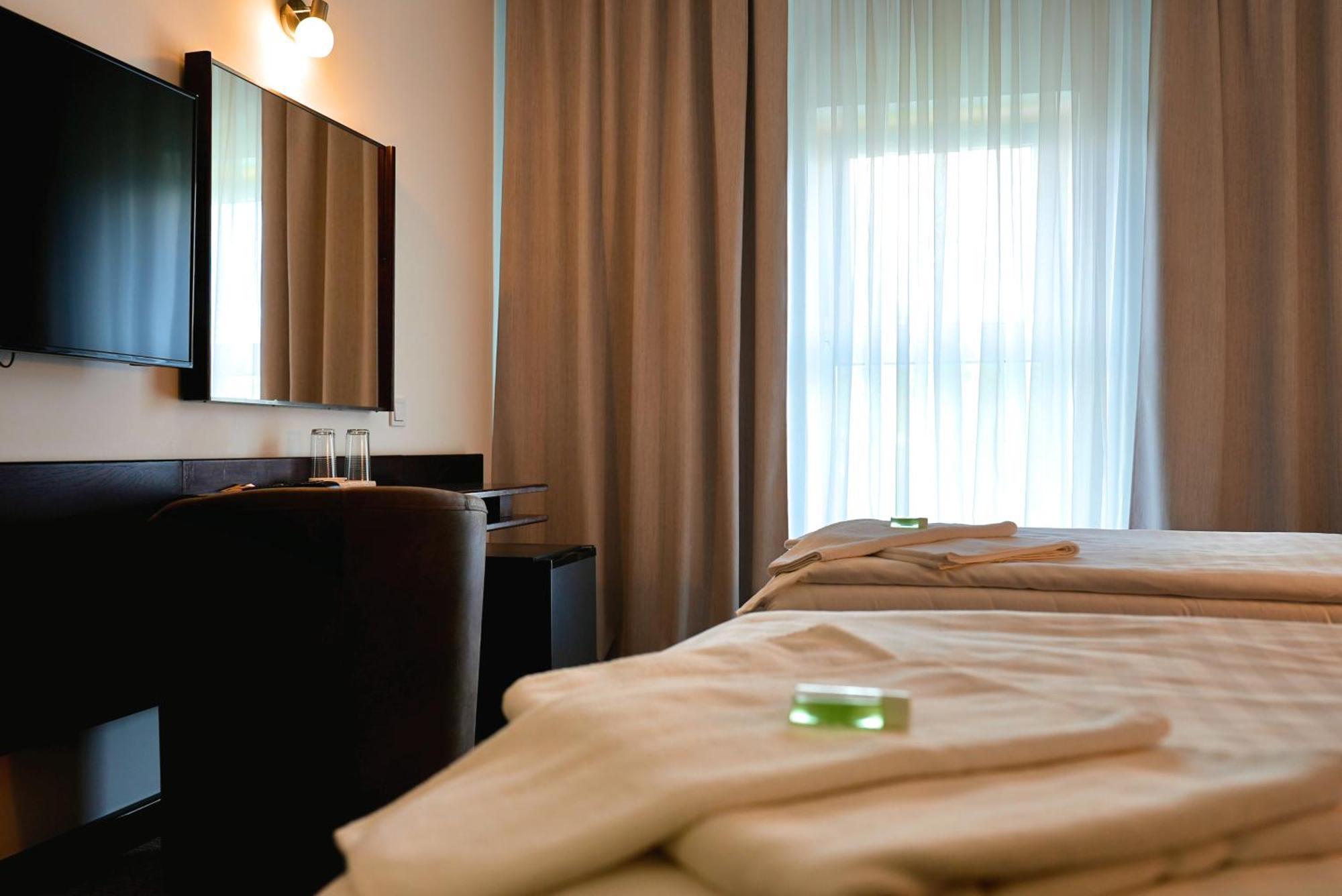 Hotel Merkur - Jablonec Nad Nisou Dış mekan fotoğraf