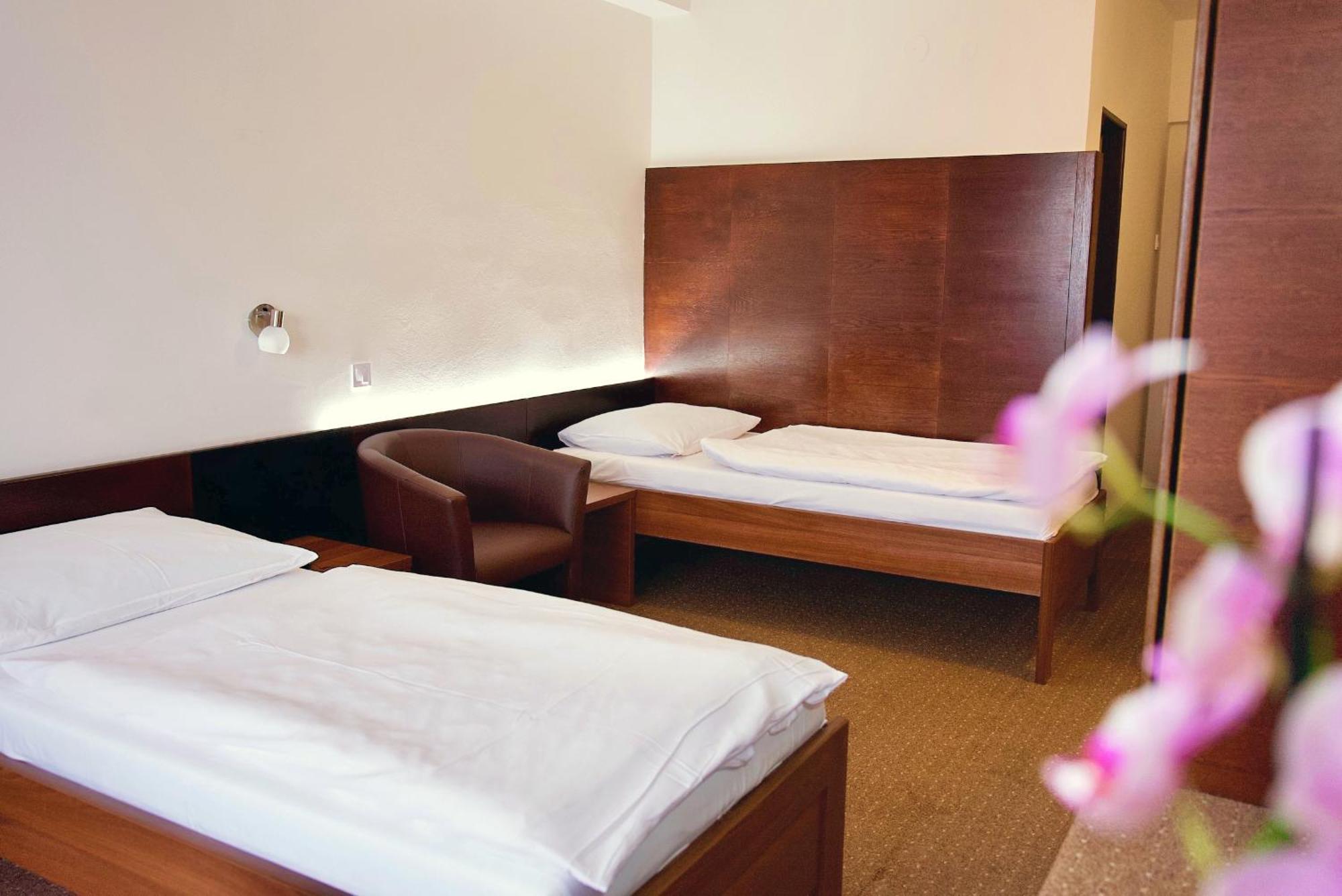 Hotel Merkur - Jablonec Nad Nisou Dış mekan fotoğraf