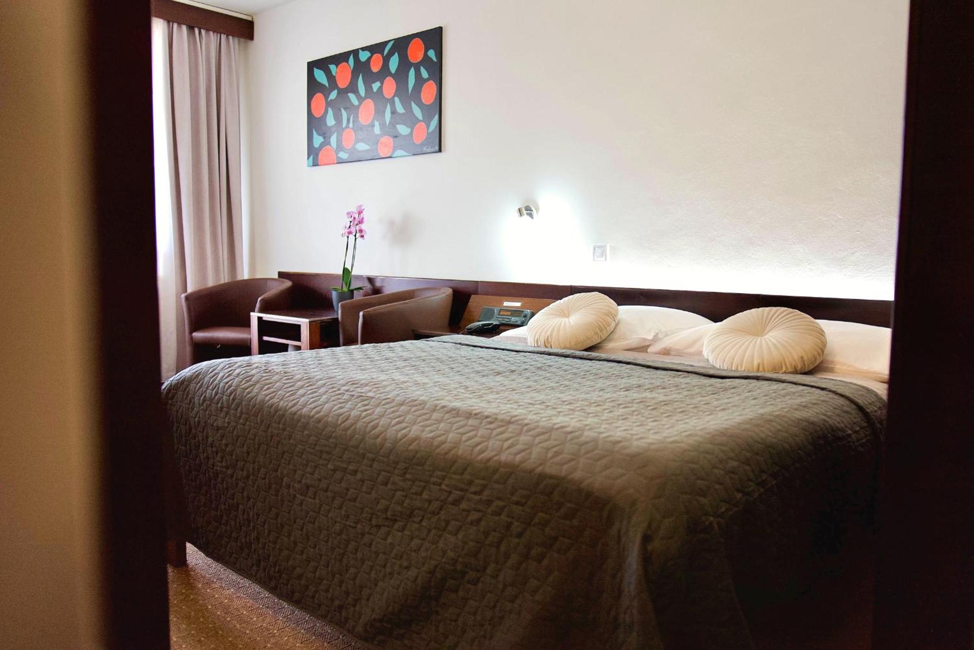 Hotel Merkur - Jablonec Nad Nisou Dış mekan fotoğraf