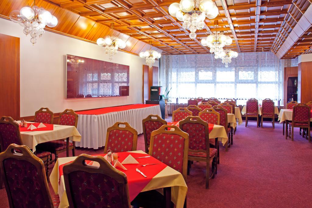 Hotel Merkur - Jablonec Nad Nisou Dış mekan fotoğraf