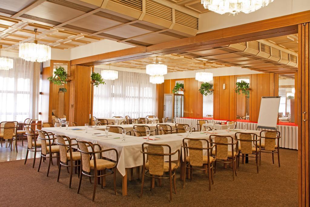 Hotel Merkur - Jablonec Nad Nisou Dış mekan fotoğraf