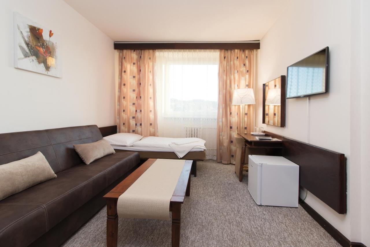 Hotel Merkur - Jablonec Nad Nisou Dış mekan fotoğraf