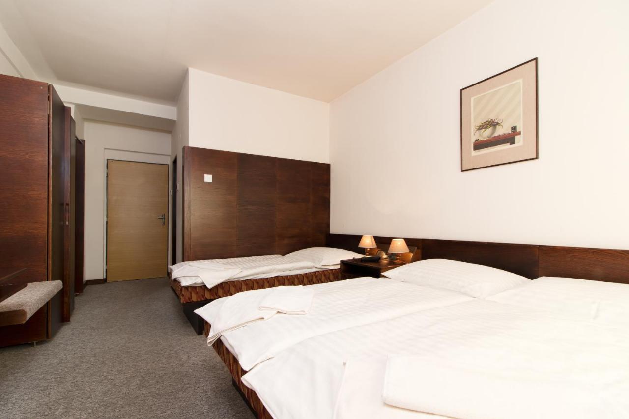 Hotel Merkur - Jablonec Nad Nisou Dış mekan fotoğraf
