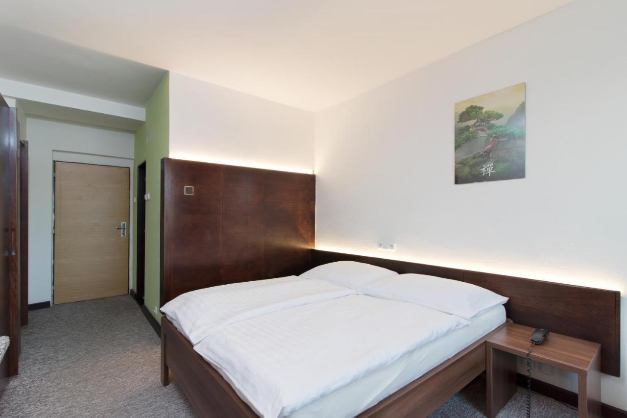 Hotel Merkur - Jablonec Nad Nisou Dış mekan fotoğraf
